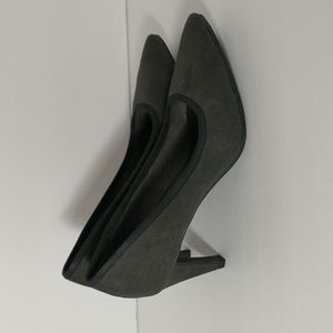 Lori Goldstein Dark Gray closed toe pump, sz 9M